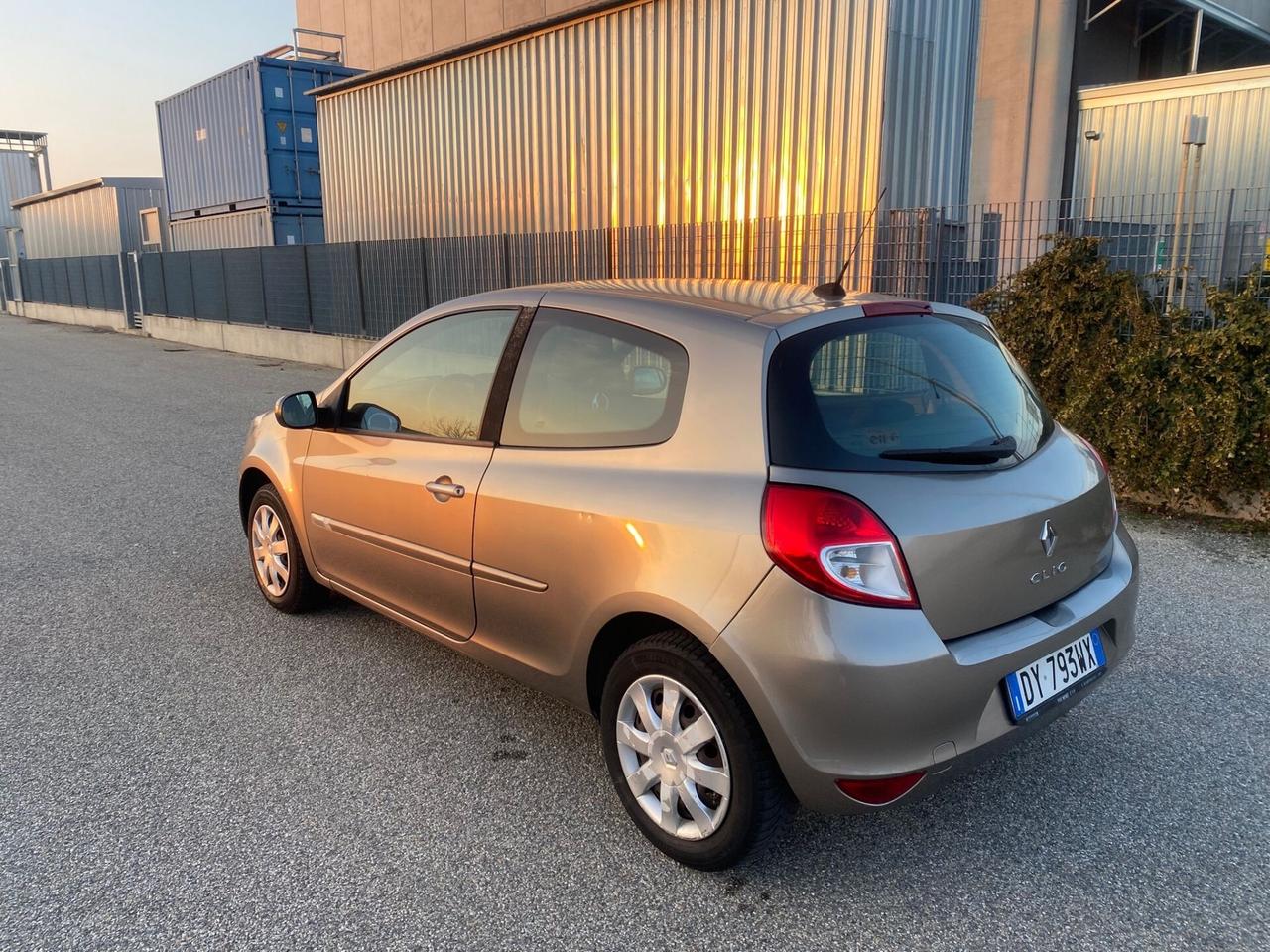 Renault Clio 1.2 16V 3 porte Luxe