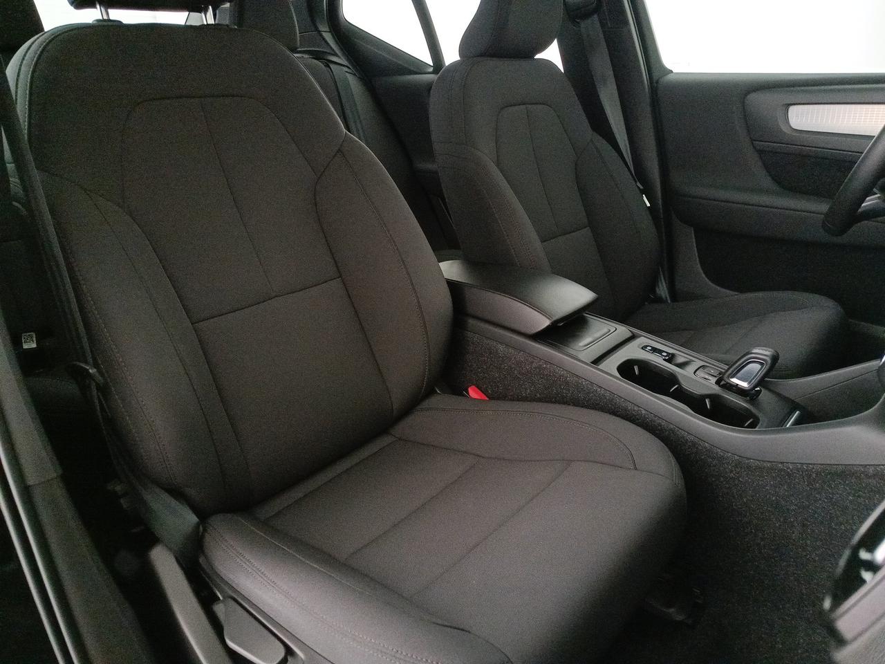 VOLVO XC40 2.0 b4 Momentum awd auto my21