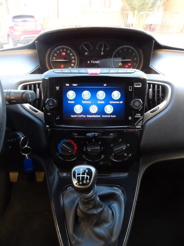 Lancia Ypsilon 1.0 FireFly 70 CV Hybrid Gold