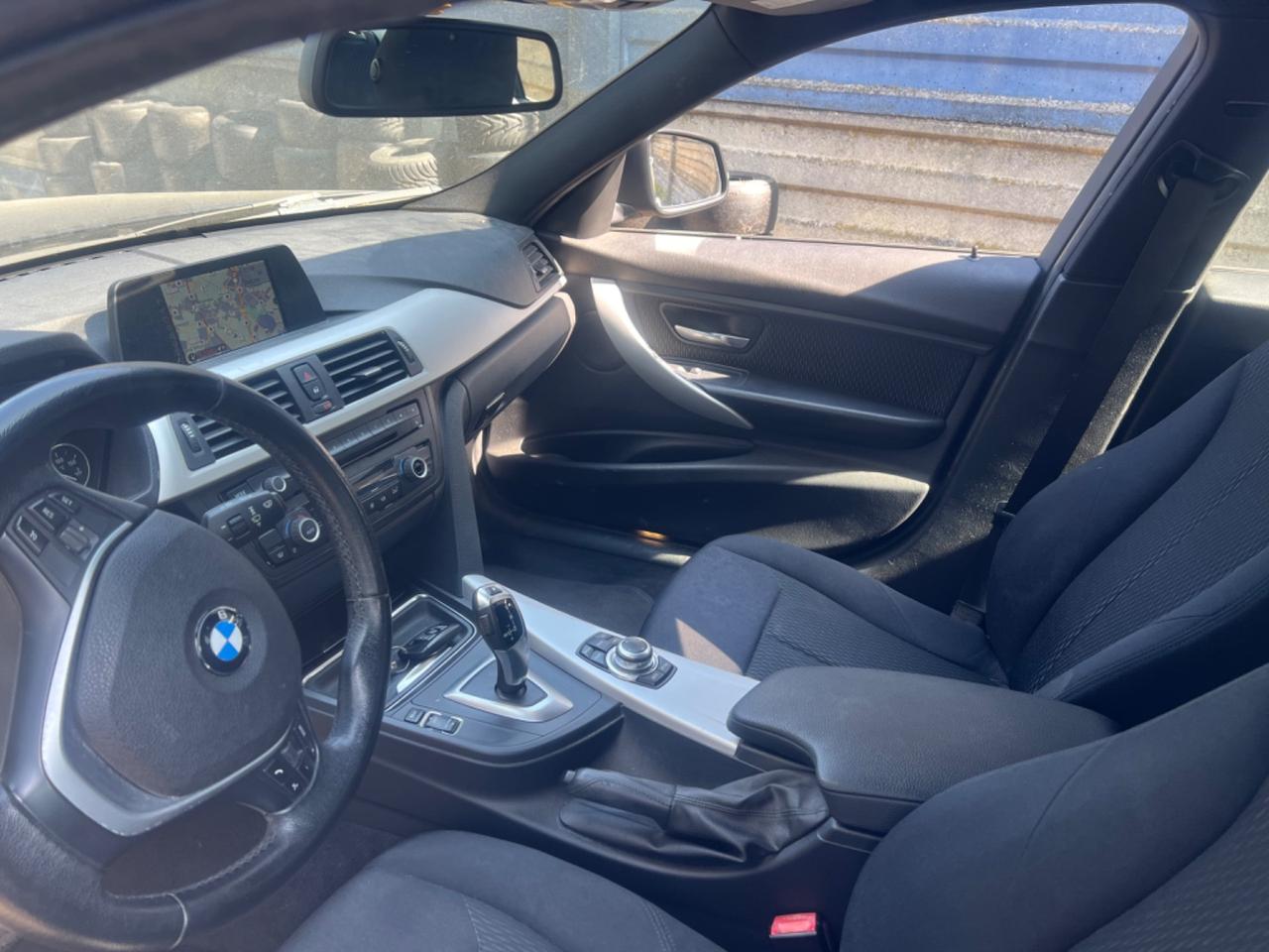 BMW 318 Diesel Touring Automatica Da Cambiare Un Faro e Il Paraurti