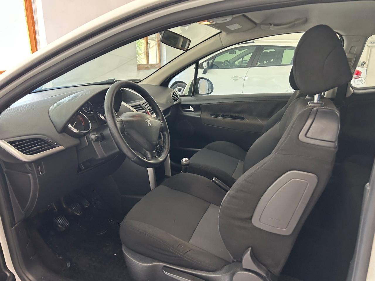 Peugeot 207 1.4 HDi 70CV 3p. ONE Line