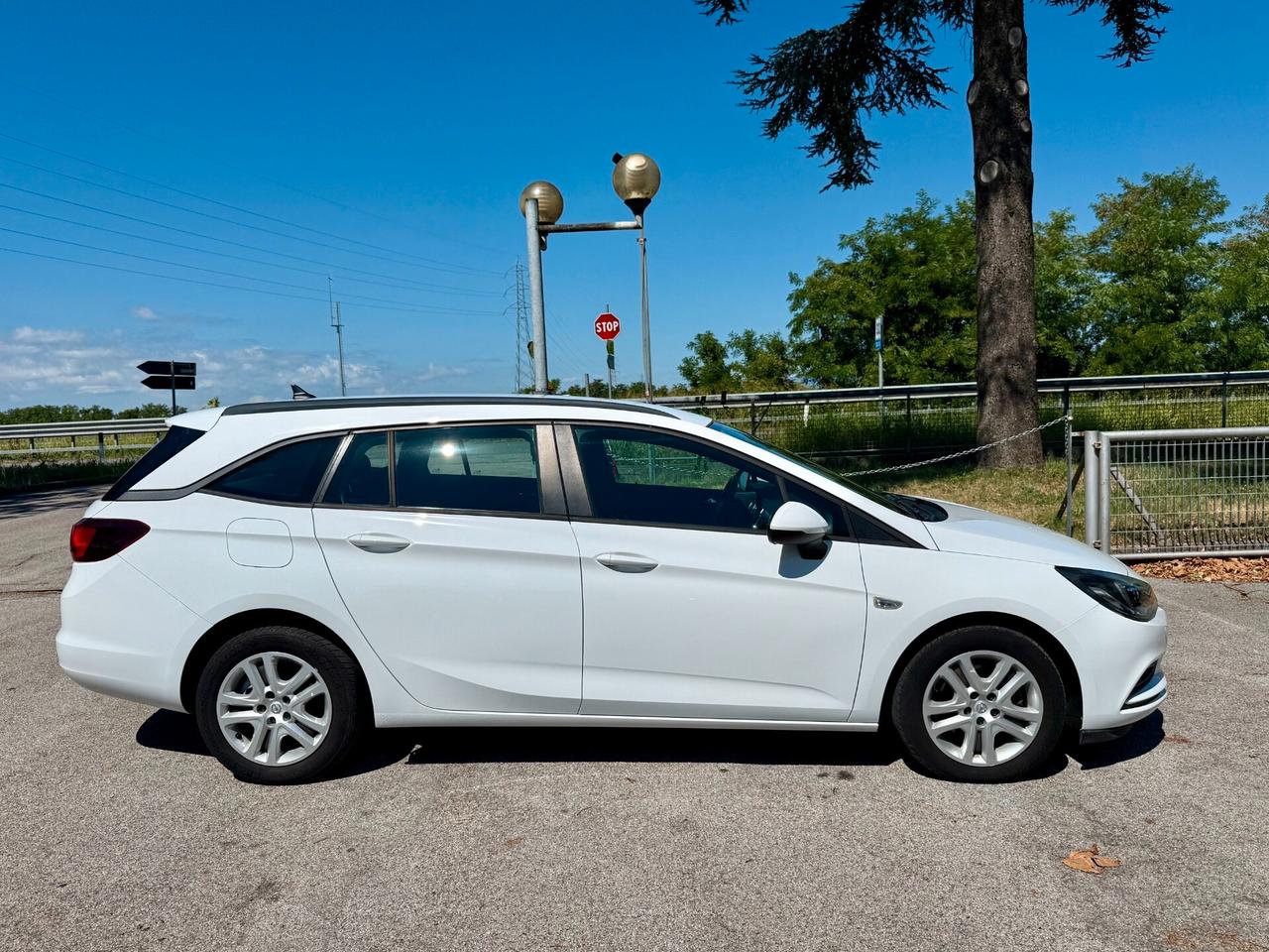 Opel Astra Sports Tourer 1.6 cdti Business Premium 136cv LAVORI ESEGUITI