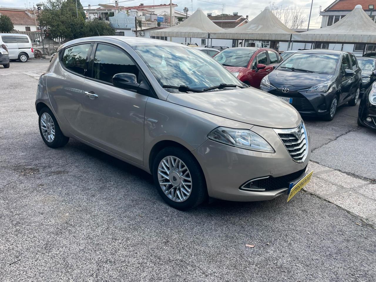 Lancia Ypsilon 1.2 69 CV 5 porte GPL Ecochic Platinum