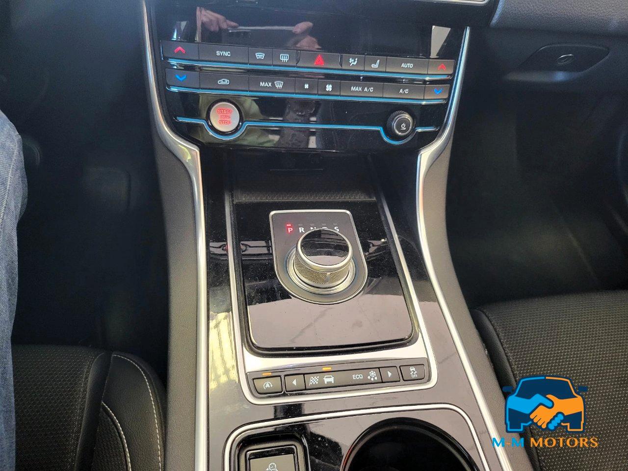 Jaguar XE Berlina XE 2.0d R-Sport 180cv auto