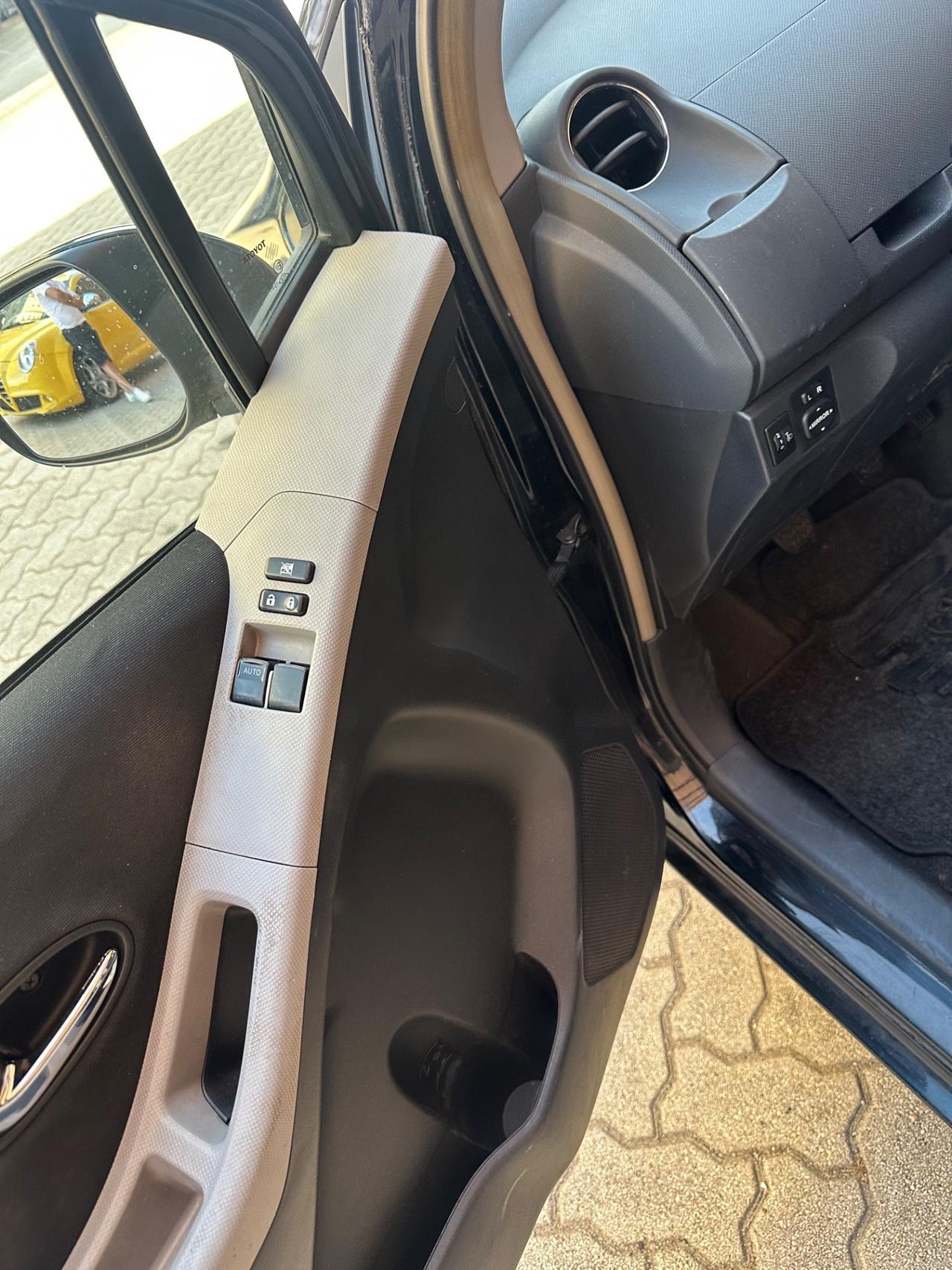 Toyota Yaris 1.0 5 porte Lounge