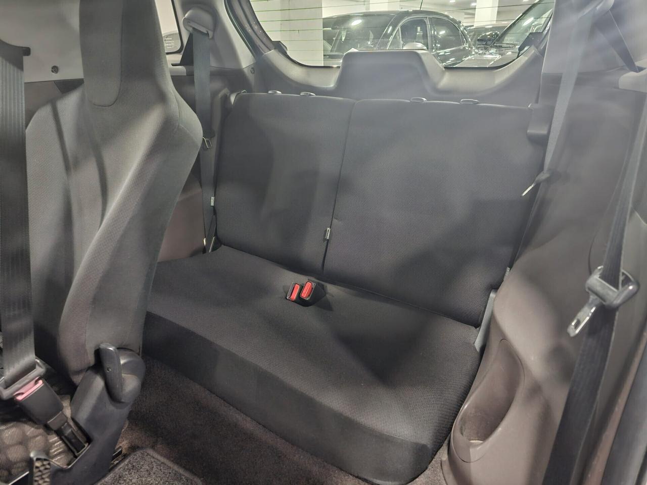 NUOVA TOYOTA iQ 1.0 VVT-i SOL 68CV BLACK LINE