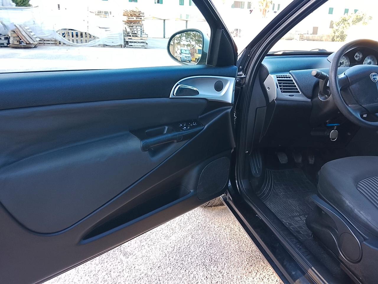 Lancia Ypsilon 1.2 argento