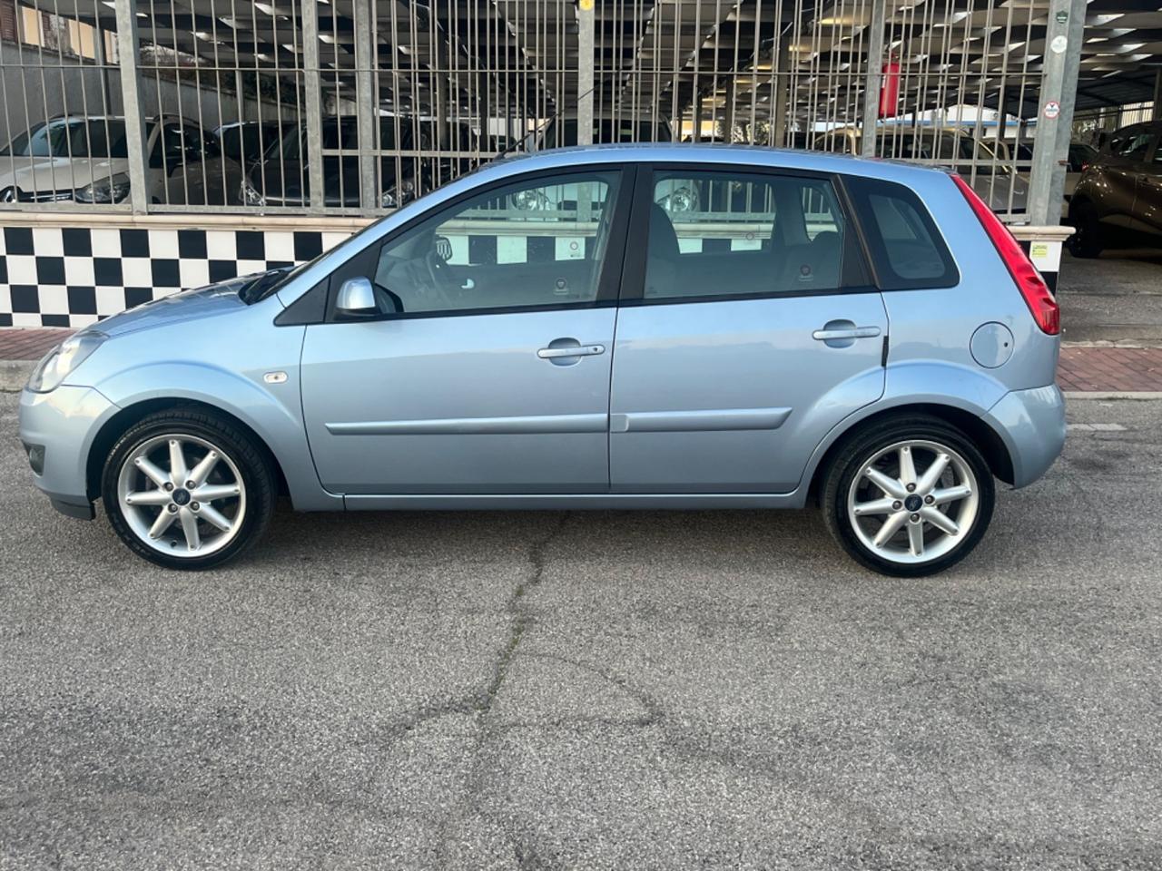 Ford Fiesta 1200 5p. Ghia Unipro 2007