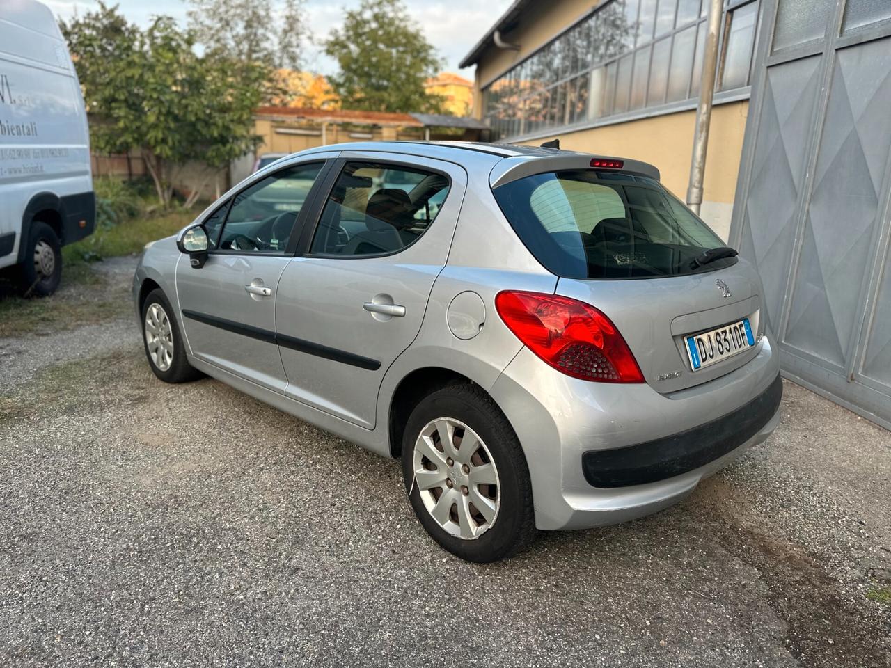 Peugeot 207 1.4 BENZINA