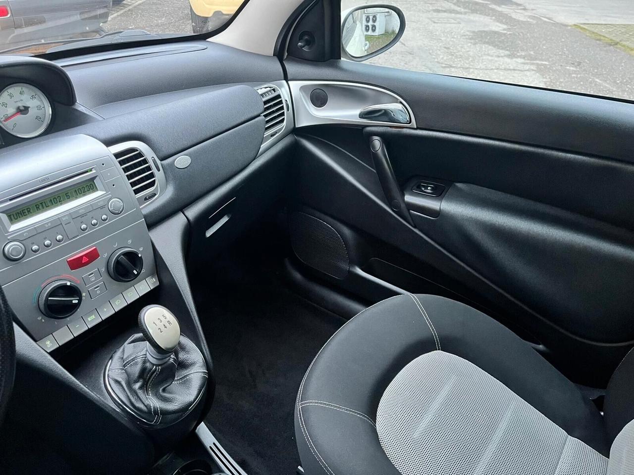 Lancia Ypsilon Momo Design 1.2