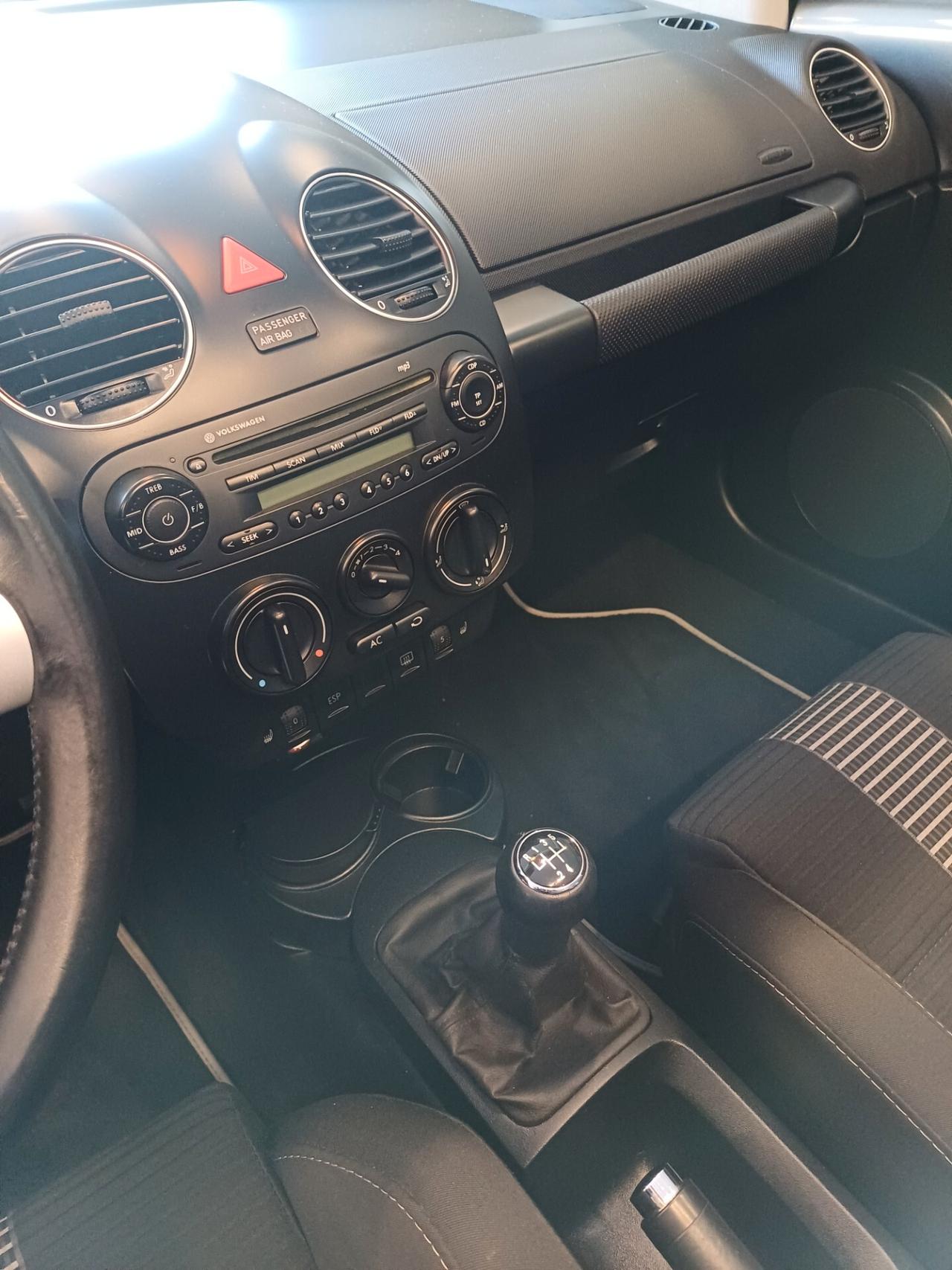 Volkswagen New Beetle 1.4 16V Cabrio Neopatentati