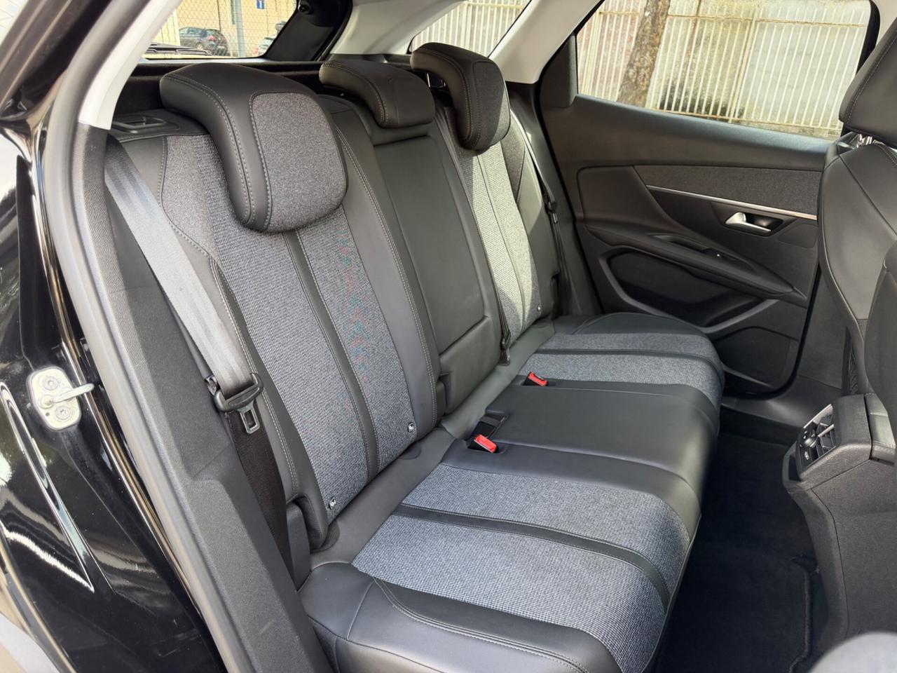 Peugeot 3008 BlueHDi 130 S&S Allure