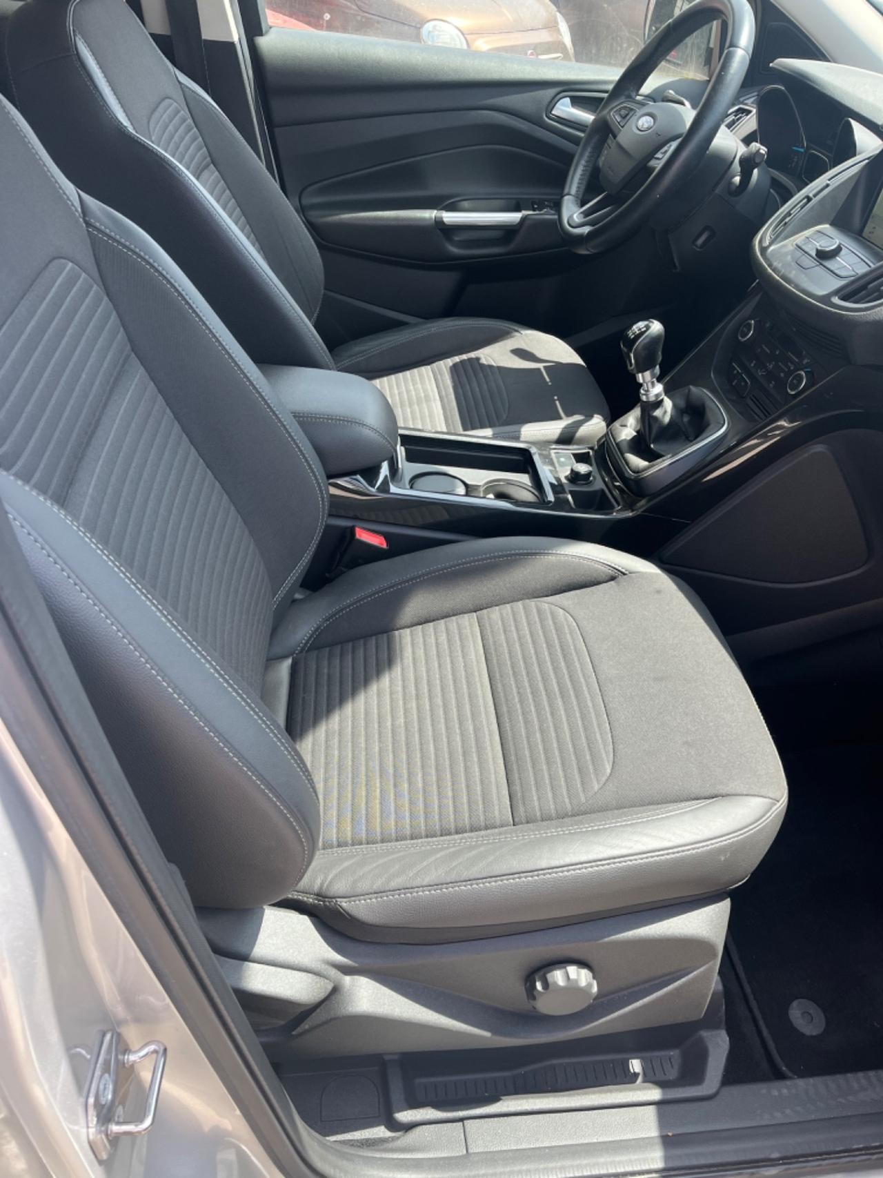 Ford Kuga 1.5 TDCI 120 CV S&S 2WD Titanium