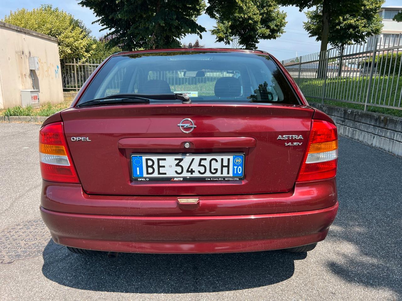 Opel Astra 1.4i 16V cat 5 porte Club adatta a neopatentati