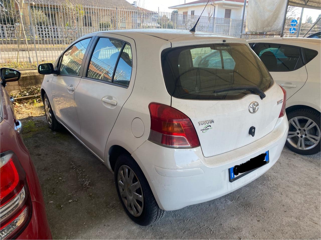 Toyota Yaris 1.0 5 porte Luxury pack AUTO PER NEOPATENTATI