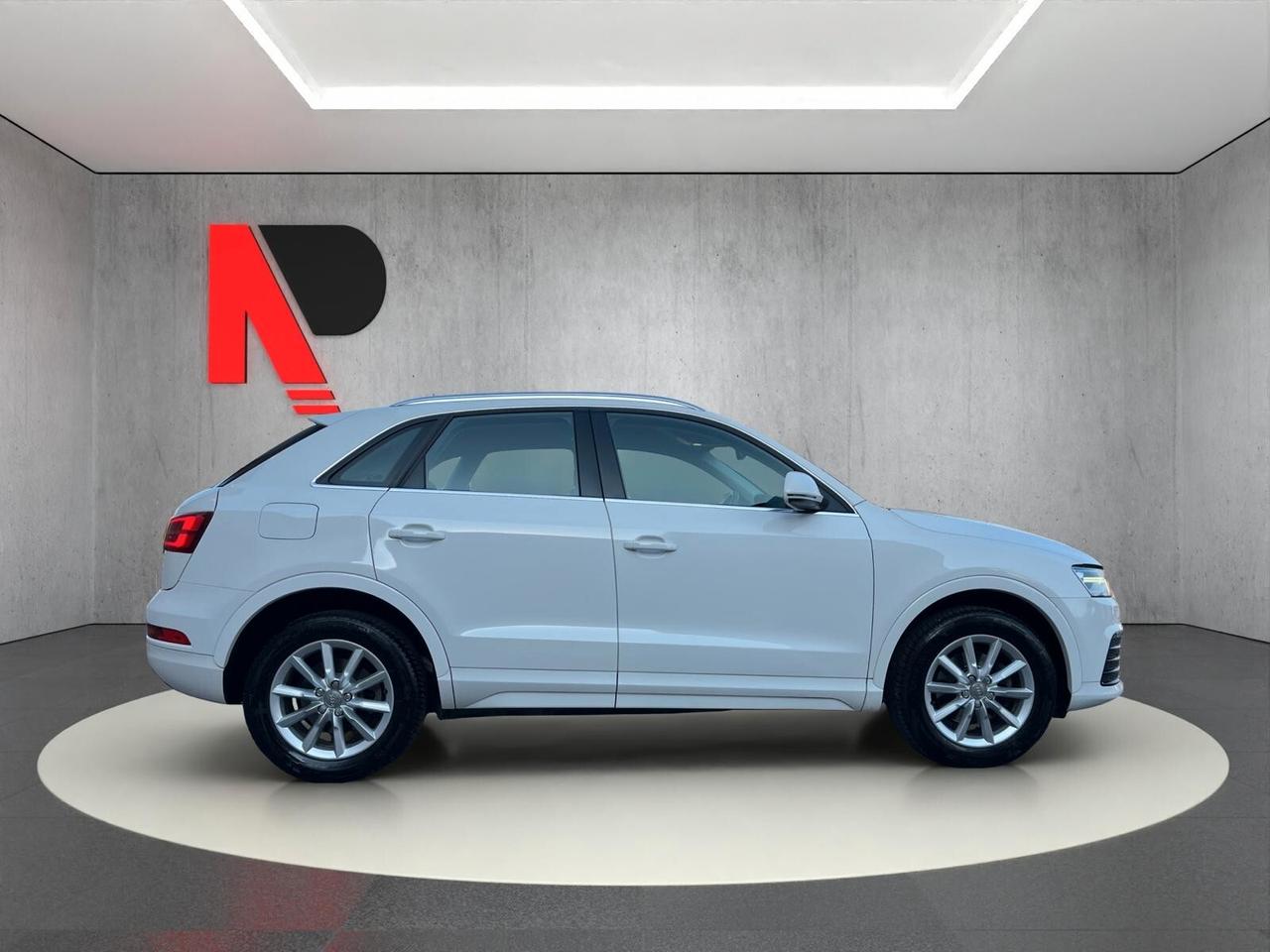 Audi Q3 2.0 TDI 120 CV Business