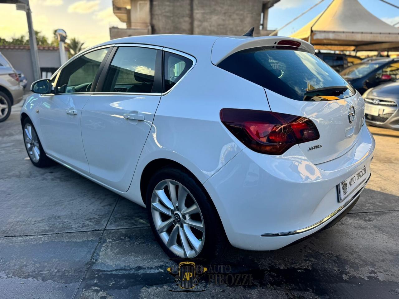 Opel Astra 1.6 CDTI MOD. COSMO del 2015 150000KM