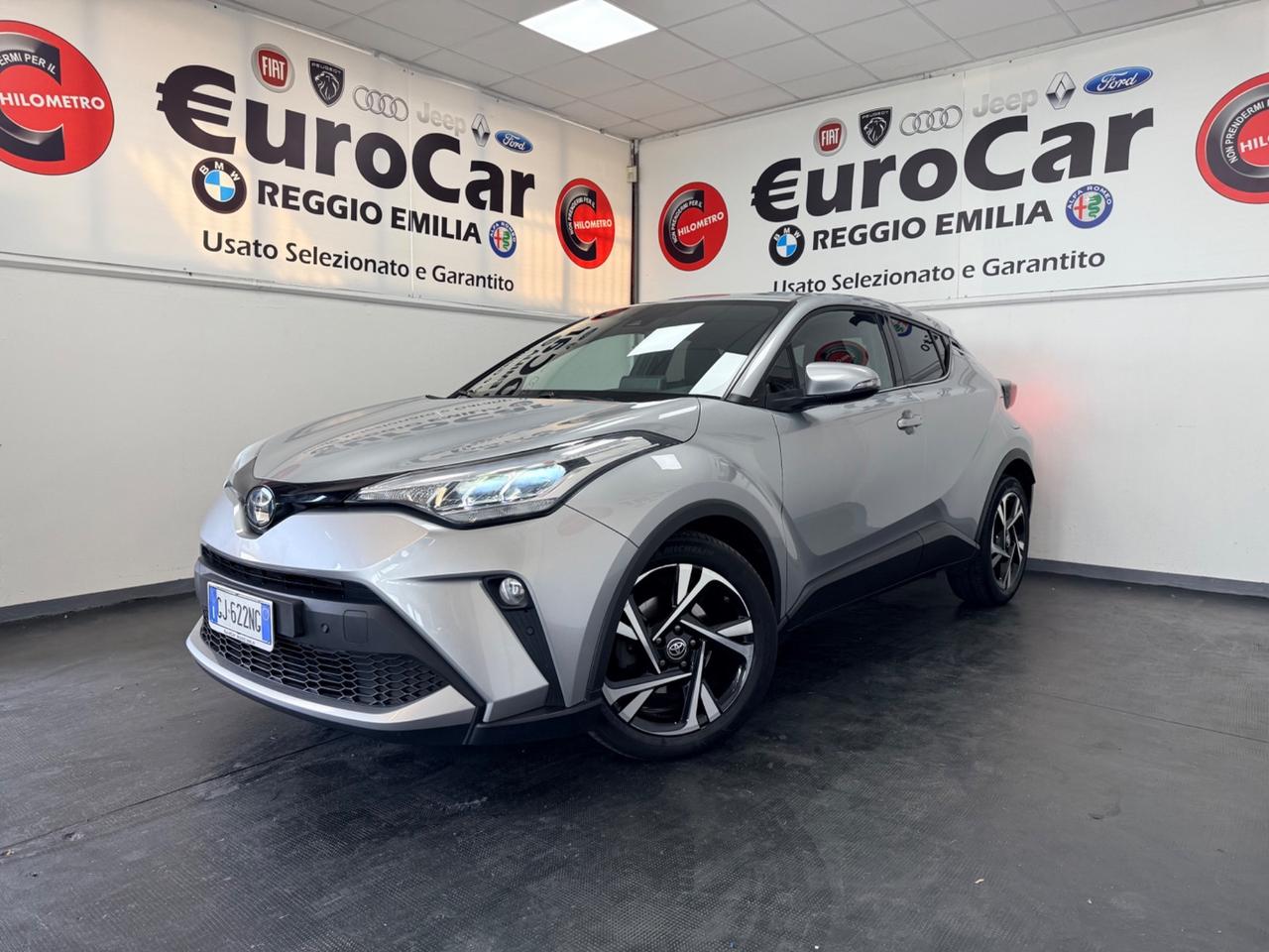 Toyota C-HR 1.8 Hybrid E-CVT 98cv Lounge 07/2022 Neopatentati