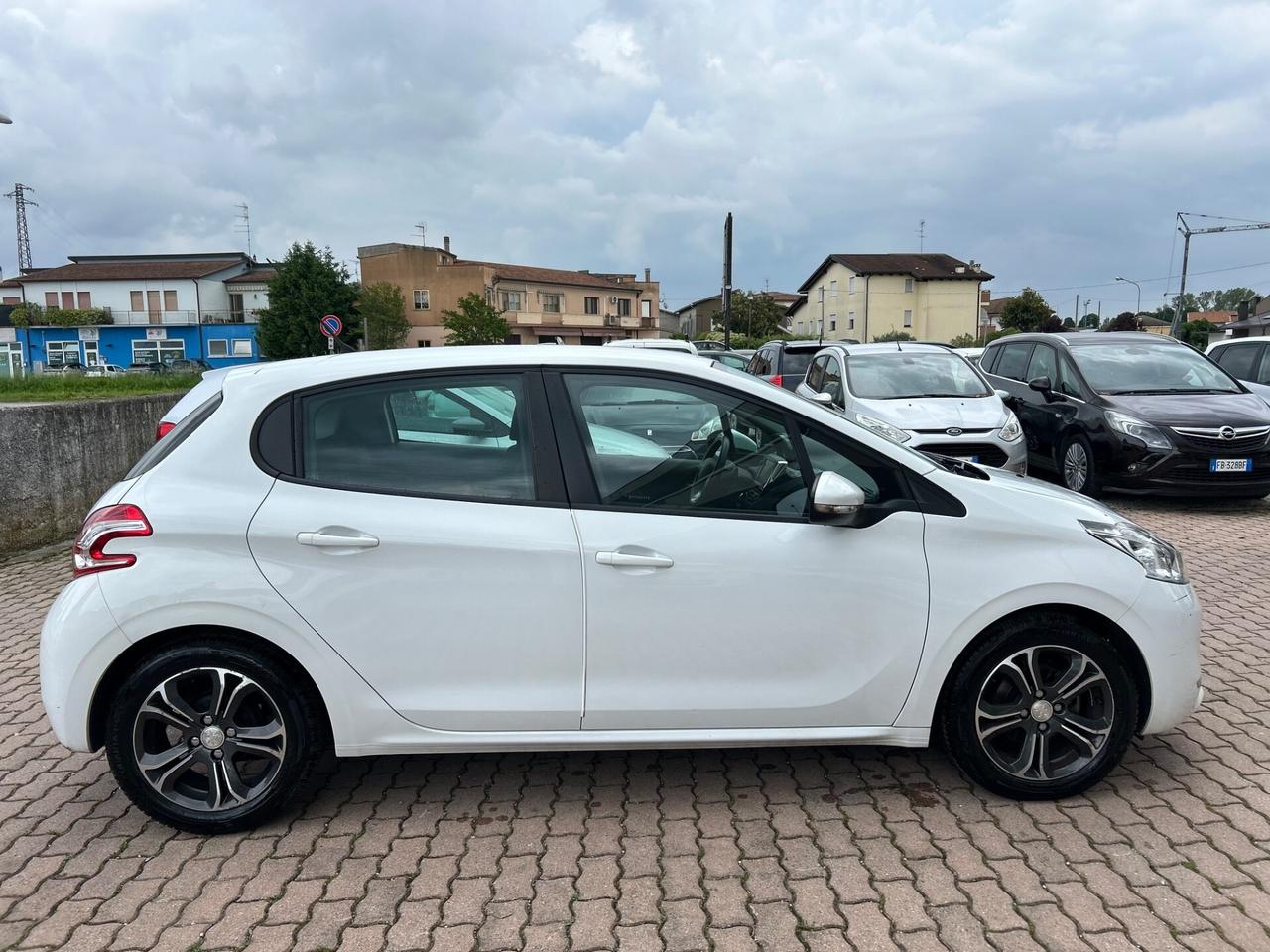 Peugeot 208 PureTech 82 5 porte Allure