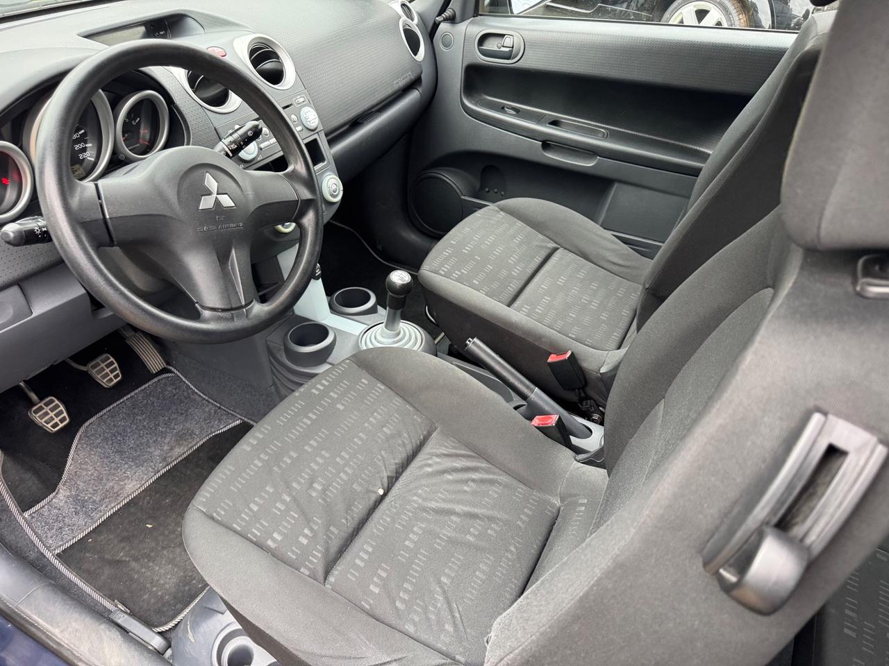 Mitsubishi Colt 1.1 12V 3p. Neoplasie