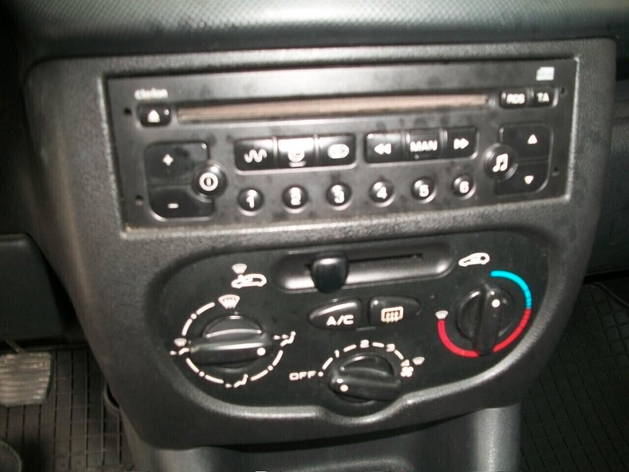 Peugeot 206 MODELLO PIU,, CC 1360 BENZINA EURO 05 SI NUOVI PATENTATI KM 119443 GARANZIA UN ANNO