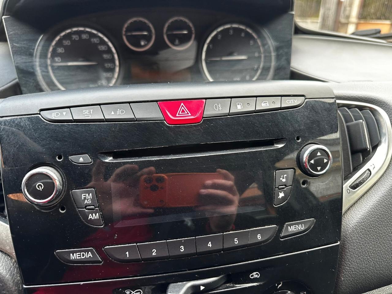 Lancia Ypsilon 0.9 TwinAir 85 CV 5 porte S&S Silver NEOPATENTATI