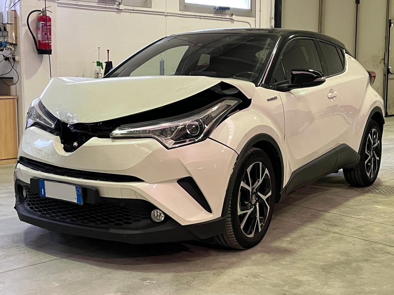 Toyota C-HR 1.8 Hybrid E-CVT Style | incidentata