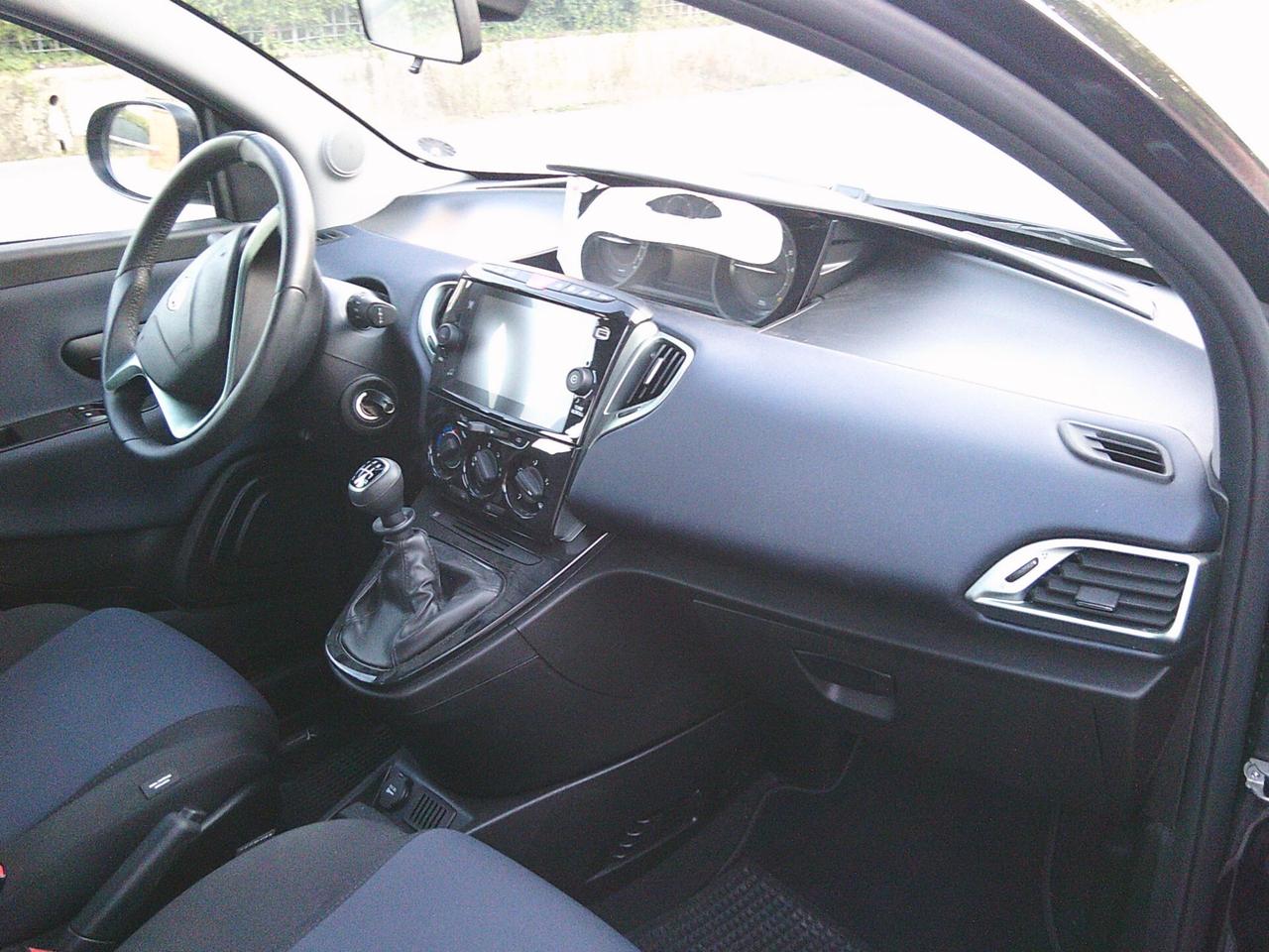 Lancia Ypsilon 1.0 FireFly 5 porte S&S Hybrid Gold Plus