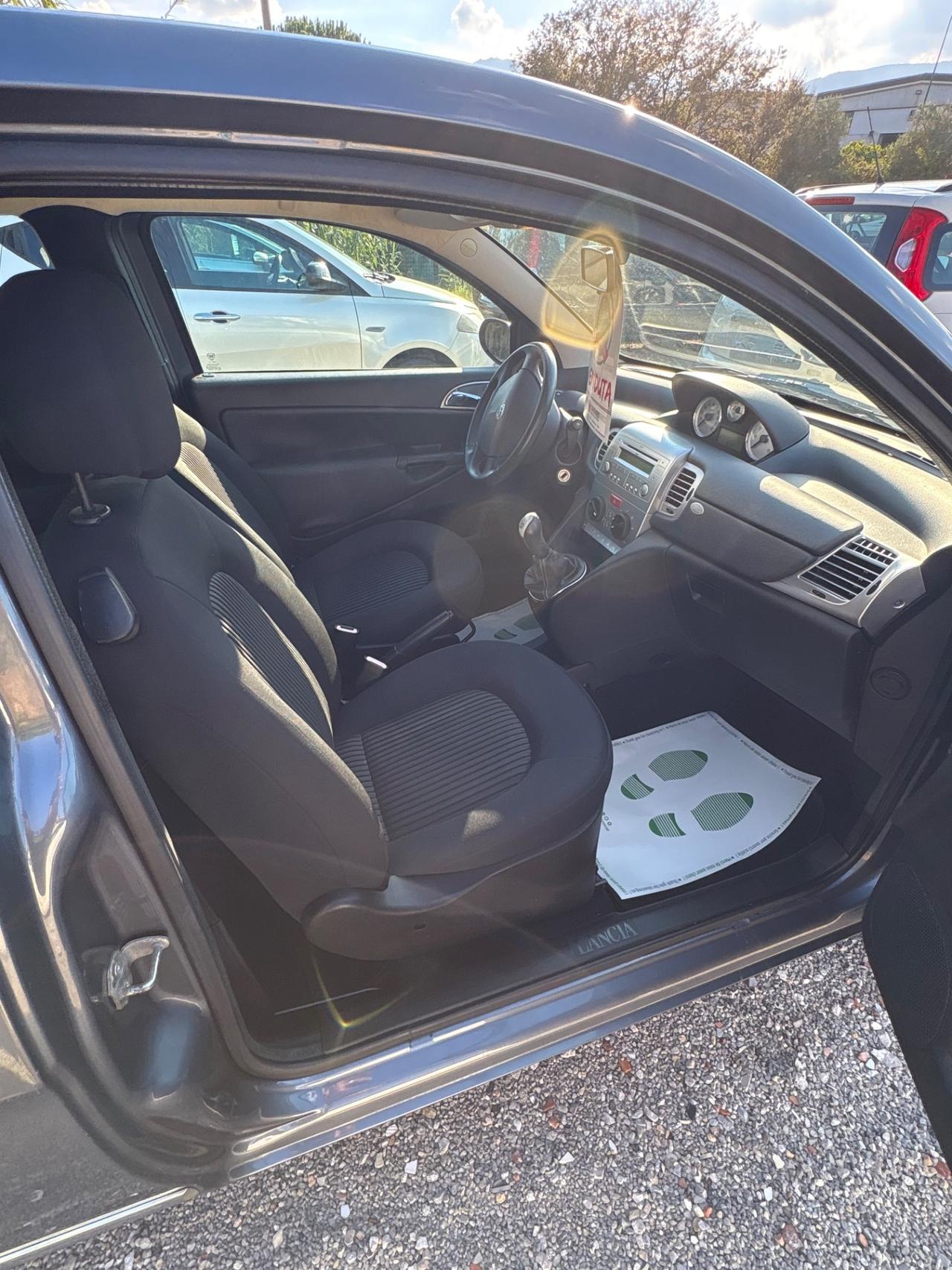 Lancia Ypsilon 1.3 MJT 75 CV Platino