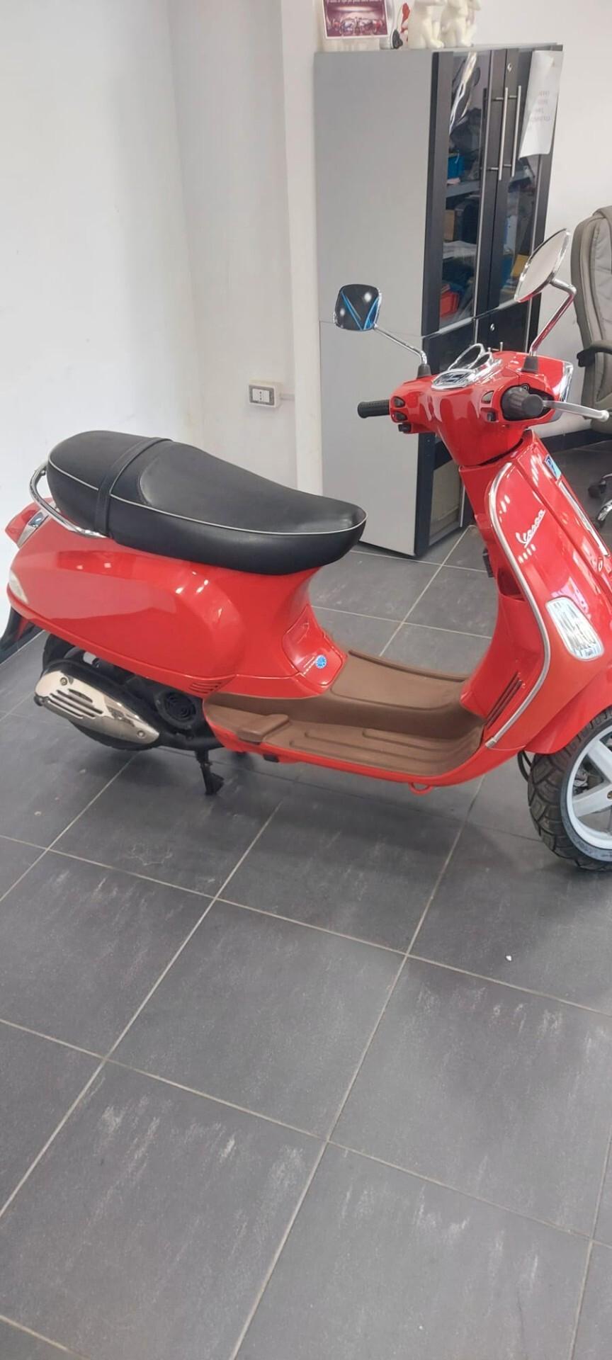 Piaggio Vespa 125 LX BASE