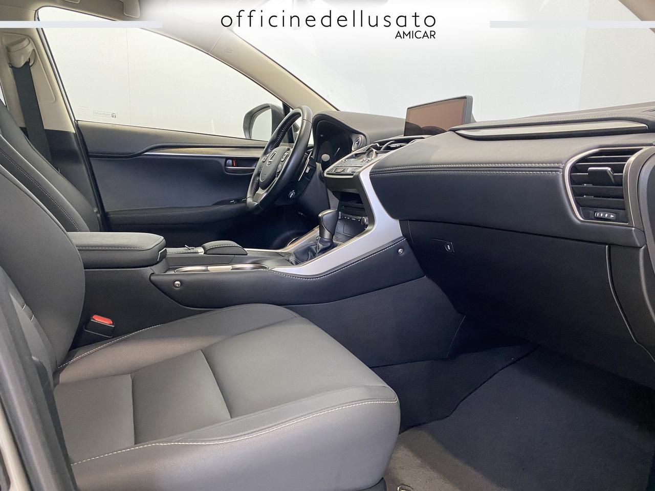 Lexus NX 300 2.5 hybrid premium 4wd cvt