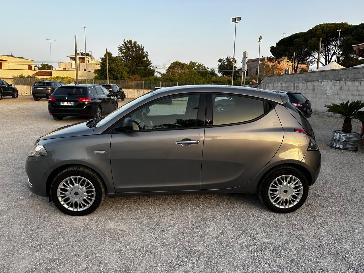 Lancia Ypsilon 1.2 69 CV 5 porte Gold