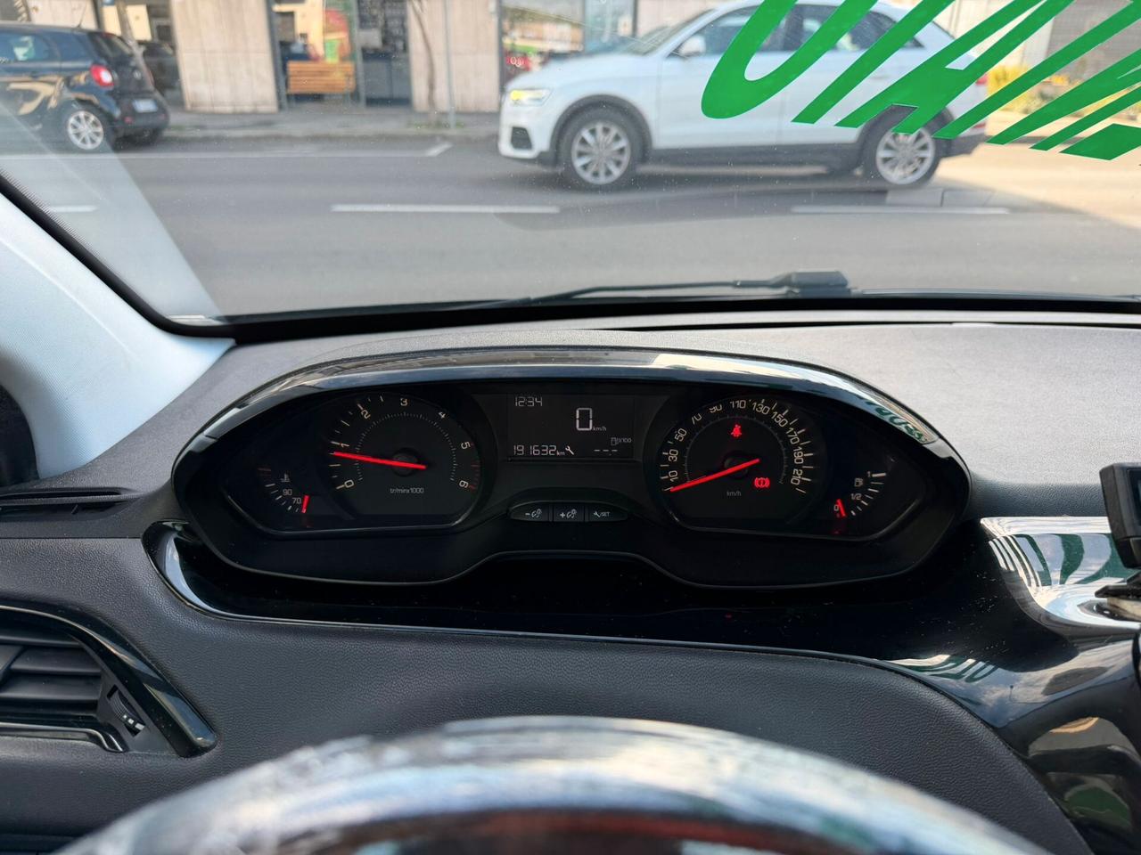 Peugeot 208 1.4 HDi 68 CV 5 porte Allure