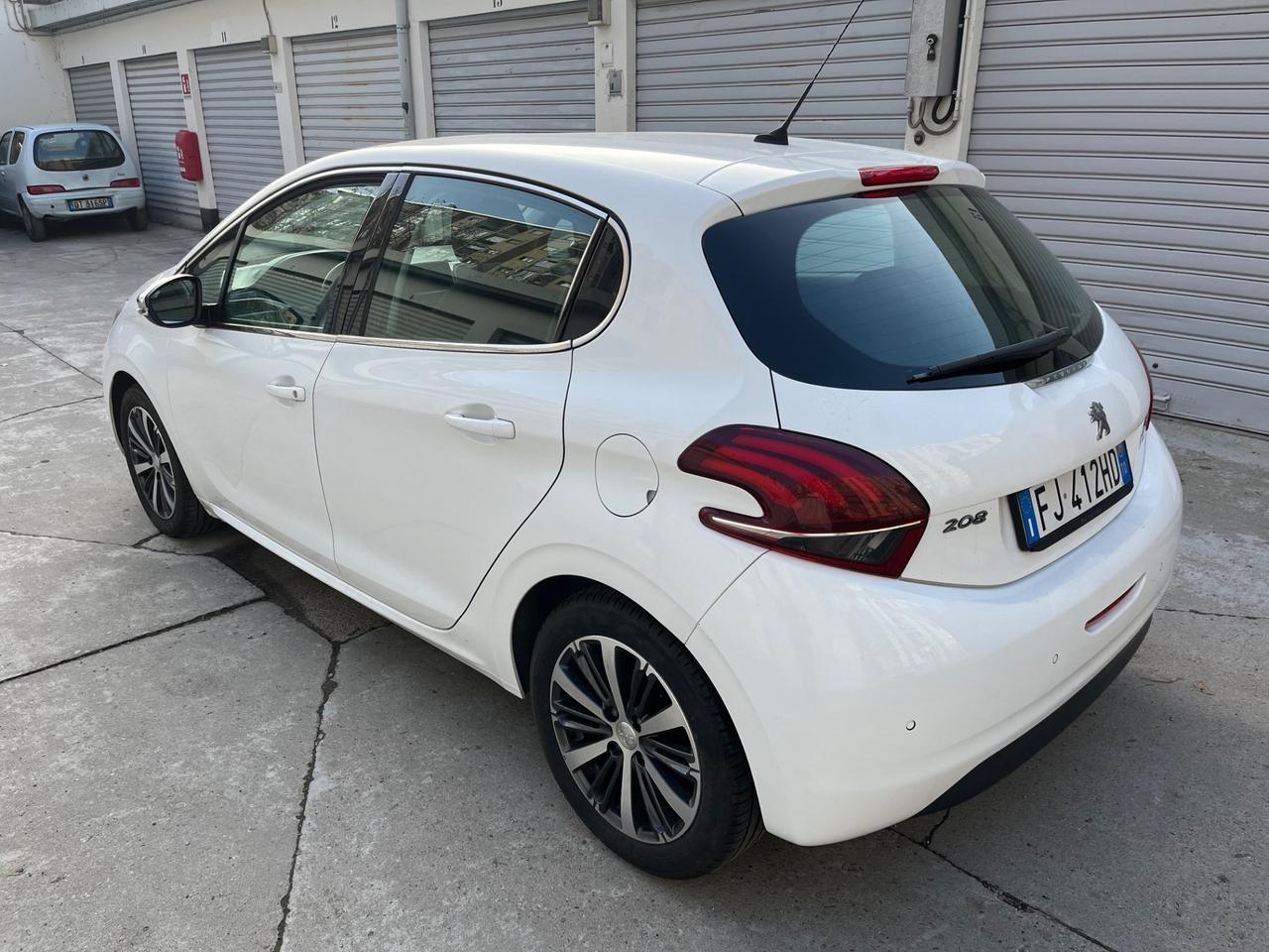 Peugeot 208 PureTech 82 5 porte Allure