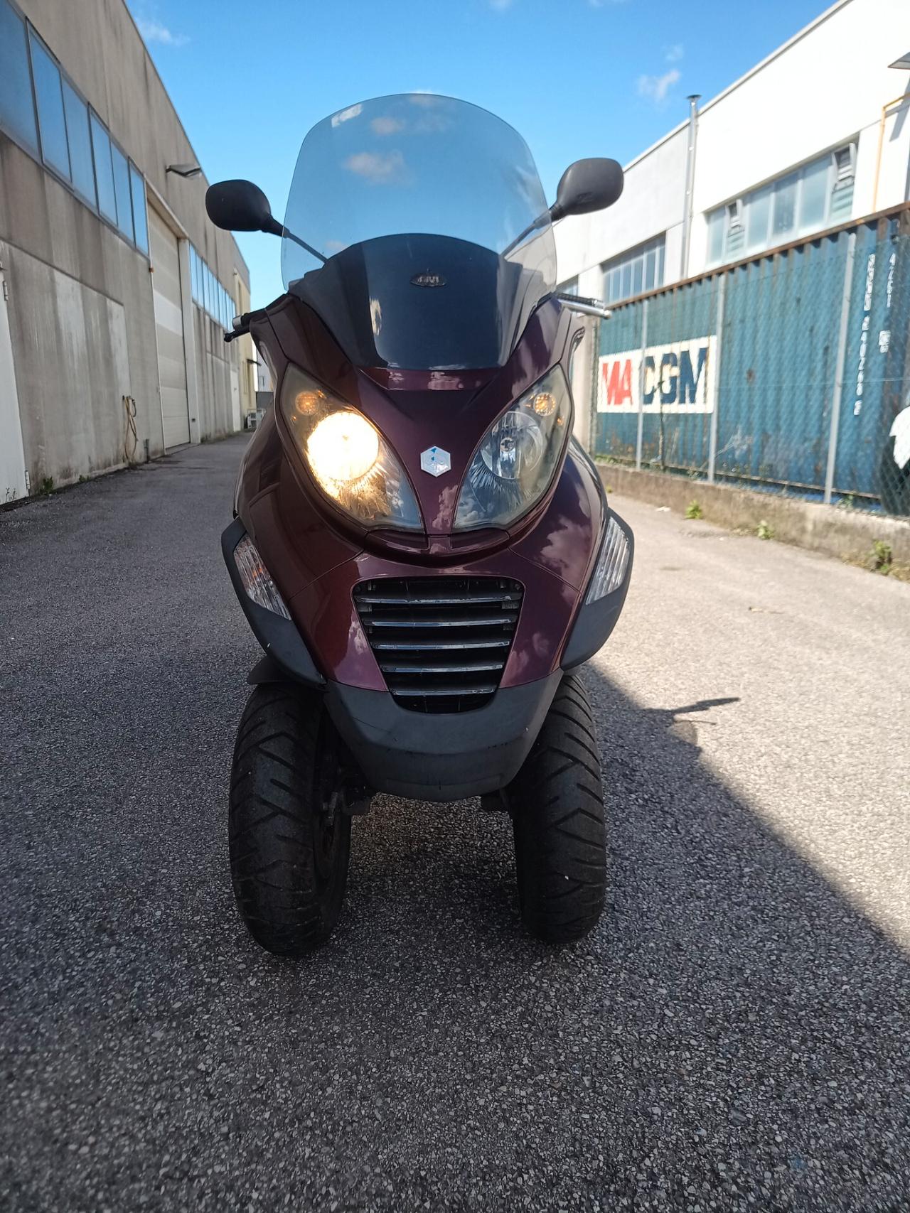 Piaggio MP3 125 Sport