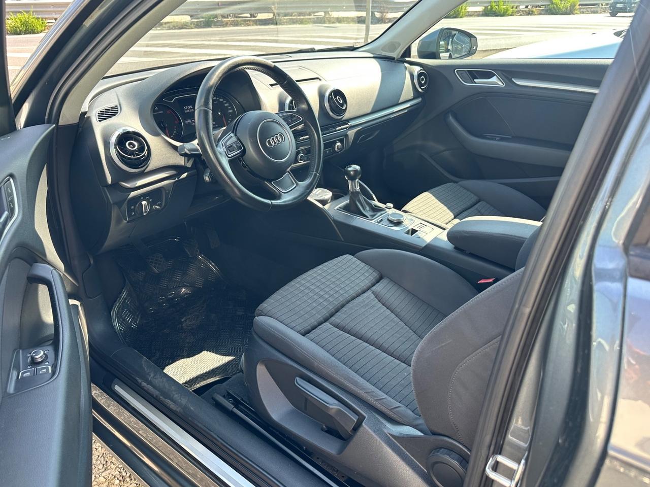 Audi A3 1.6 TDI 105 CV 3 porte cerchi 18 neopatentati