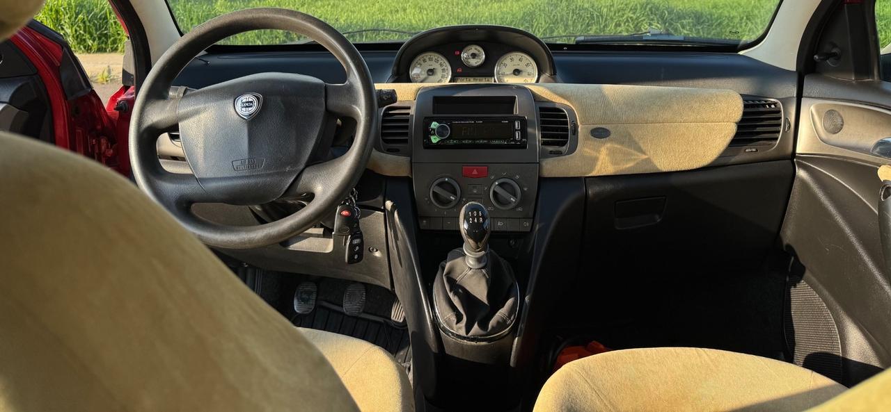 Lancia Ypsilon 1.2 16V Argento