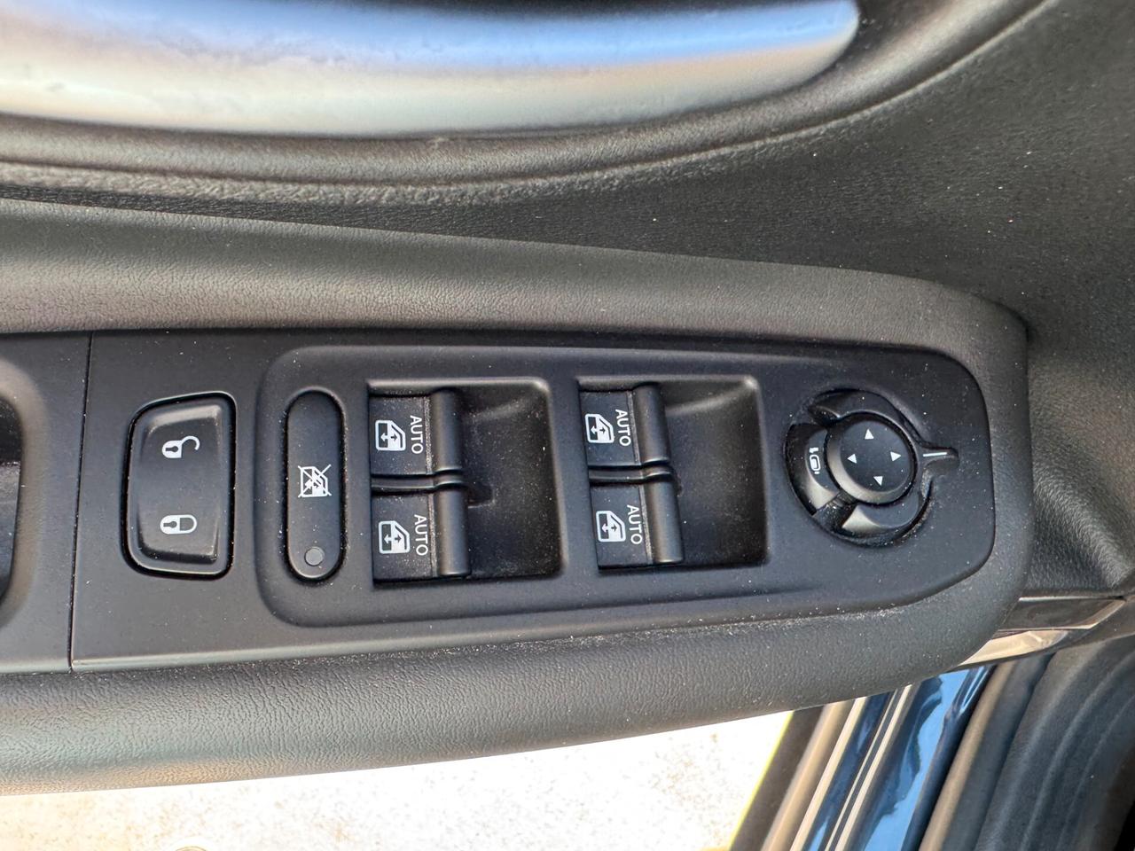Jeep Renegade 1.6 MTJ 120 CV + FARI LED
