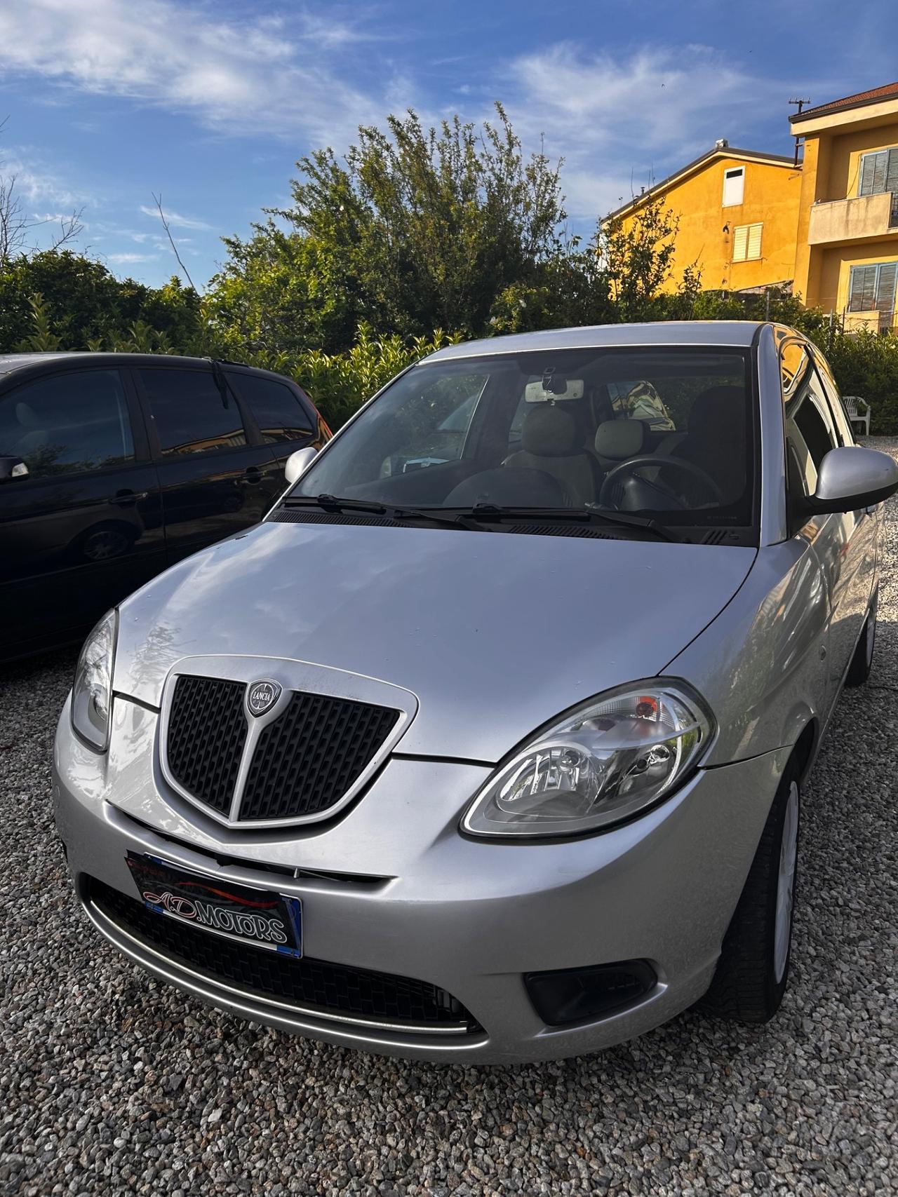 Lancia Ypsilon 1.2 Oro