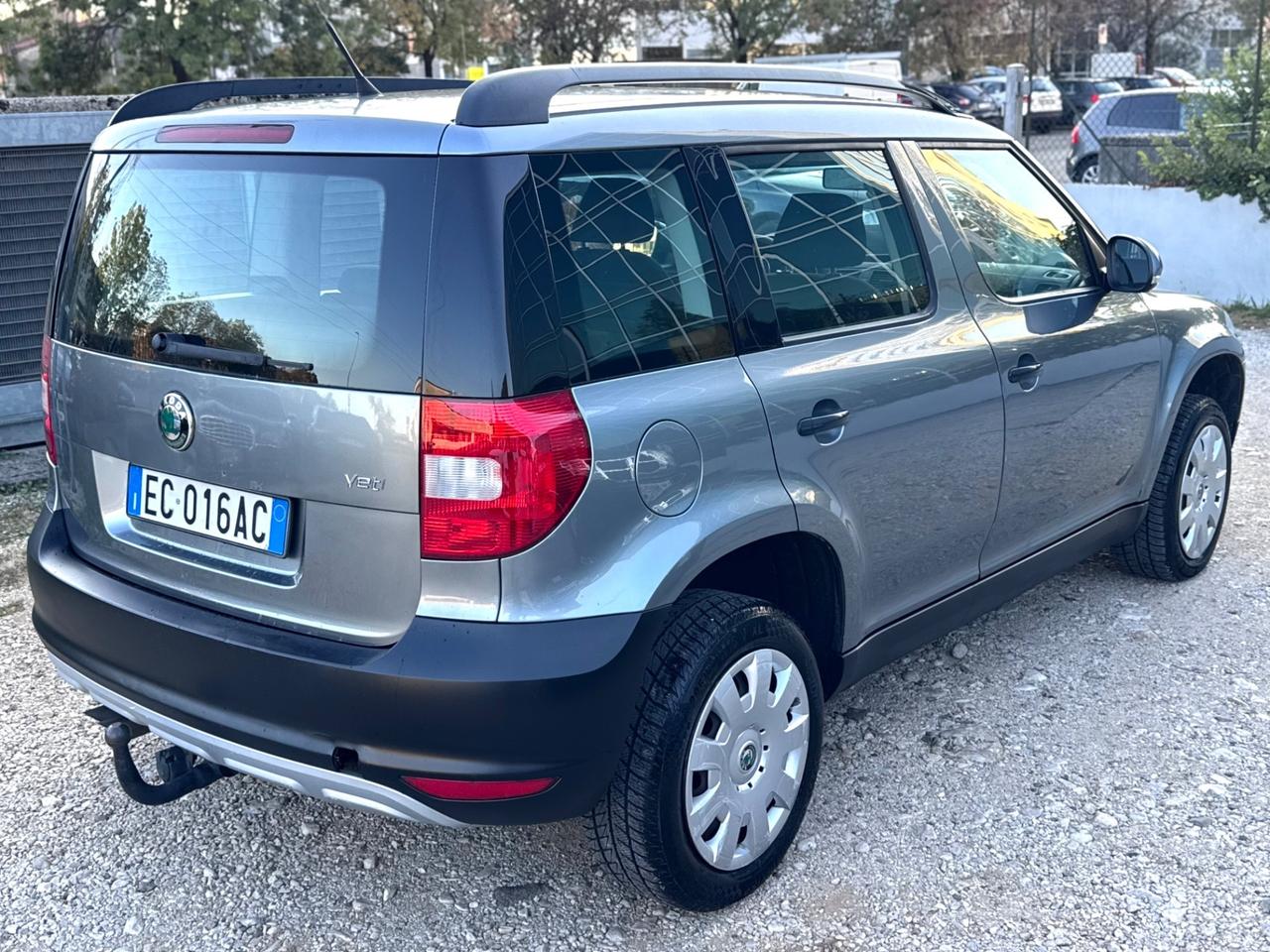 Skoda Yeti 2.0 TDI 110cv Neopatentati Gancio Traino