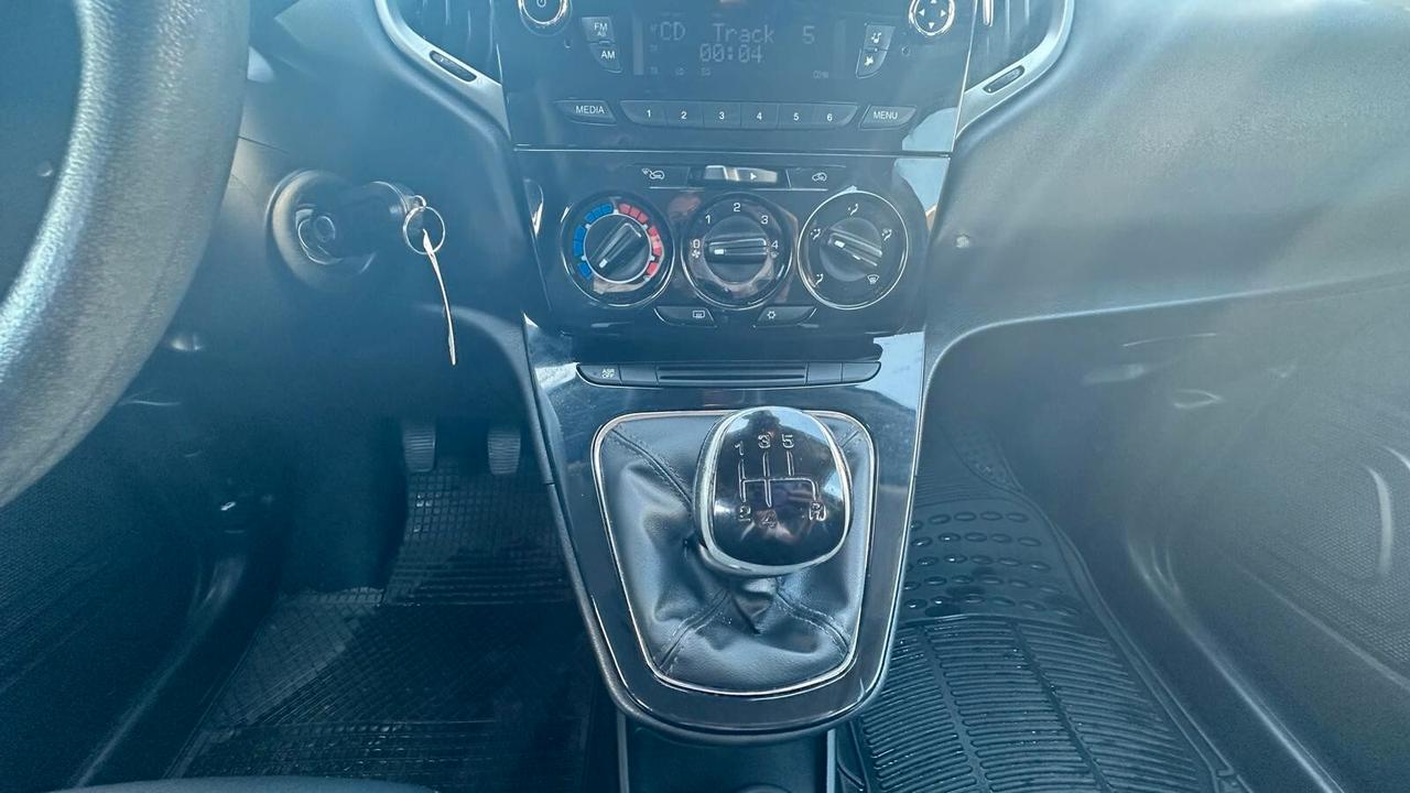 Lancia Ypsilon 1.2 69 CV 5 porte S&S Silver