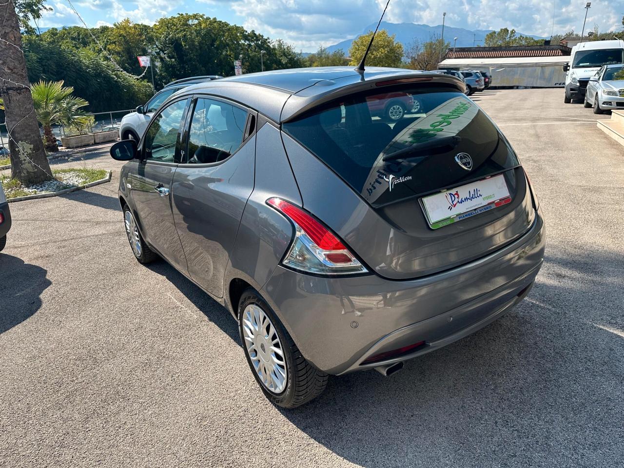 Lancia Ypsilon 1.3 MJT 16V 95 CV 5 porte S&S Platinum NEOPATENTATI