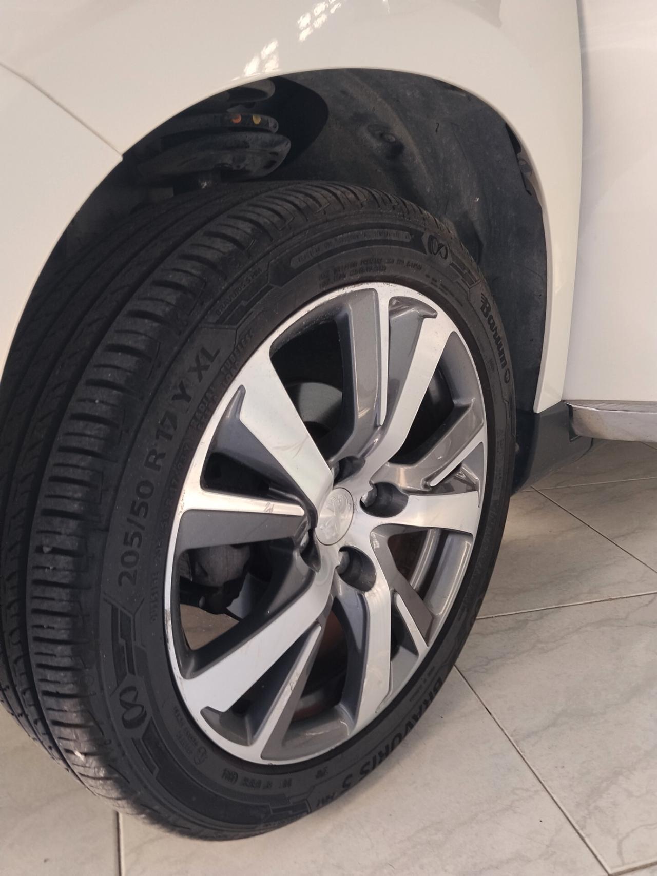 Peugeot 2008 1.6 diesel 2015 CON GARANZIA