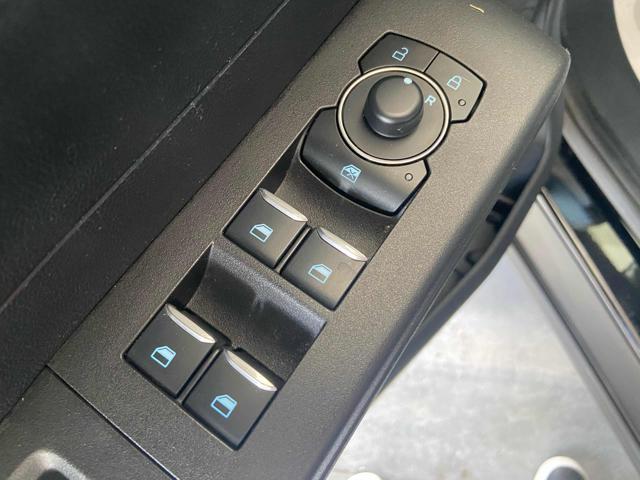 FORD Tourneo Courier 1.0 EcoBoost Titanium
