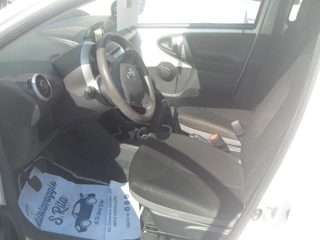 Toyota Aygo 1.0 5 porte Connect - 2013