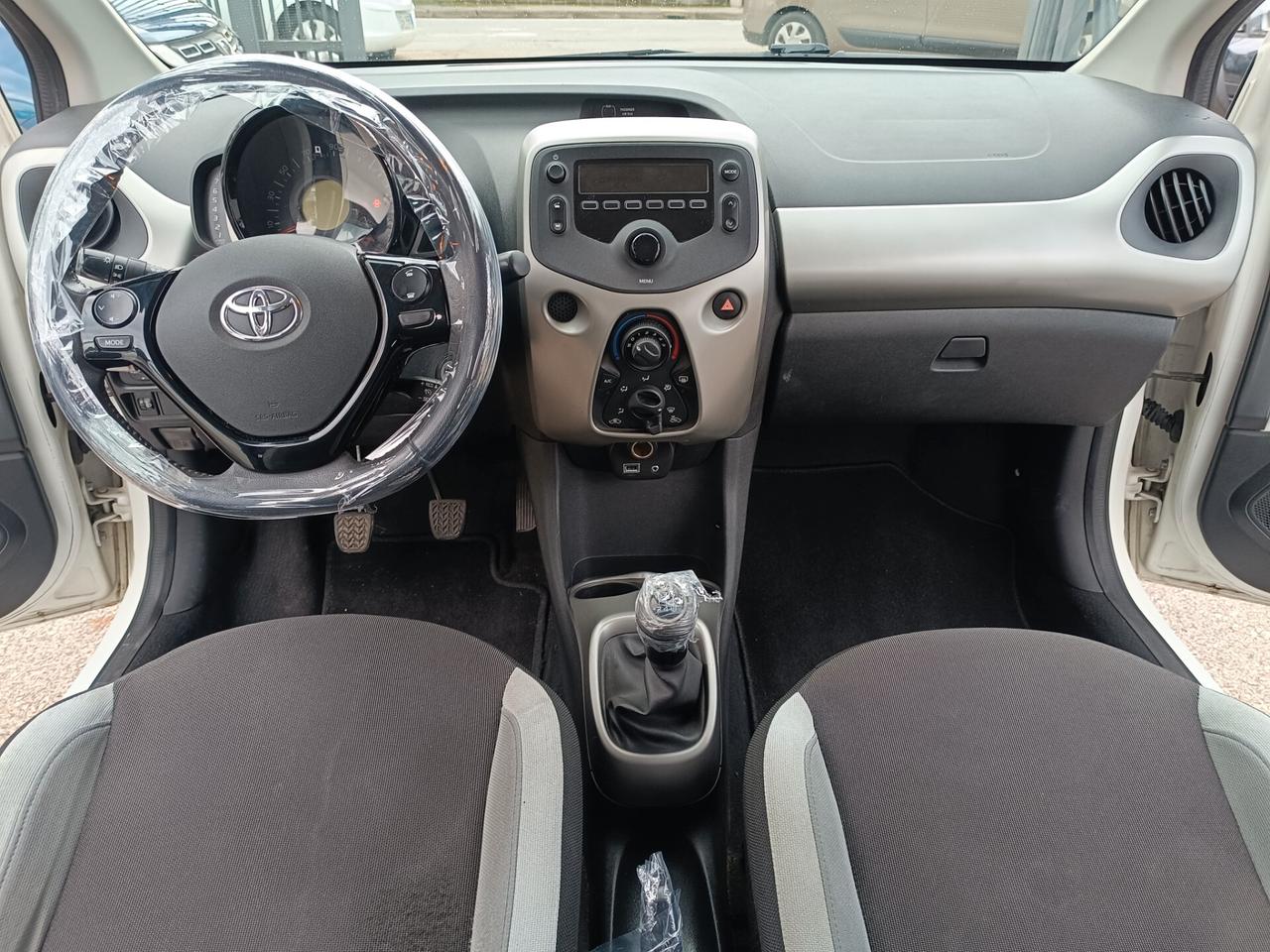 Toyota Aygo 1.0 VVT-i 69 CV 5 porte x-cool