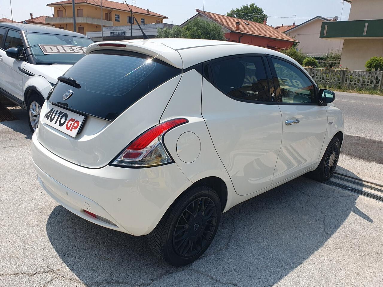Lancia Ypsilon 1.2 69 CV 5 porte Neopatentati 2016