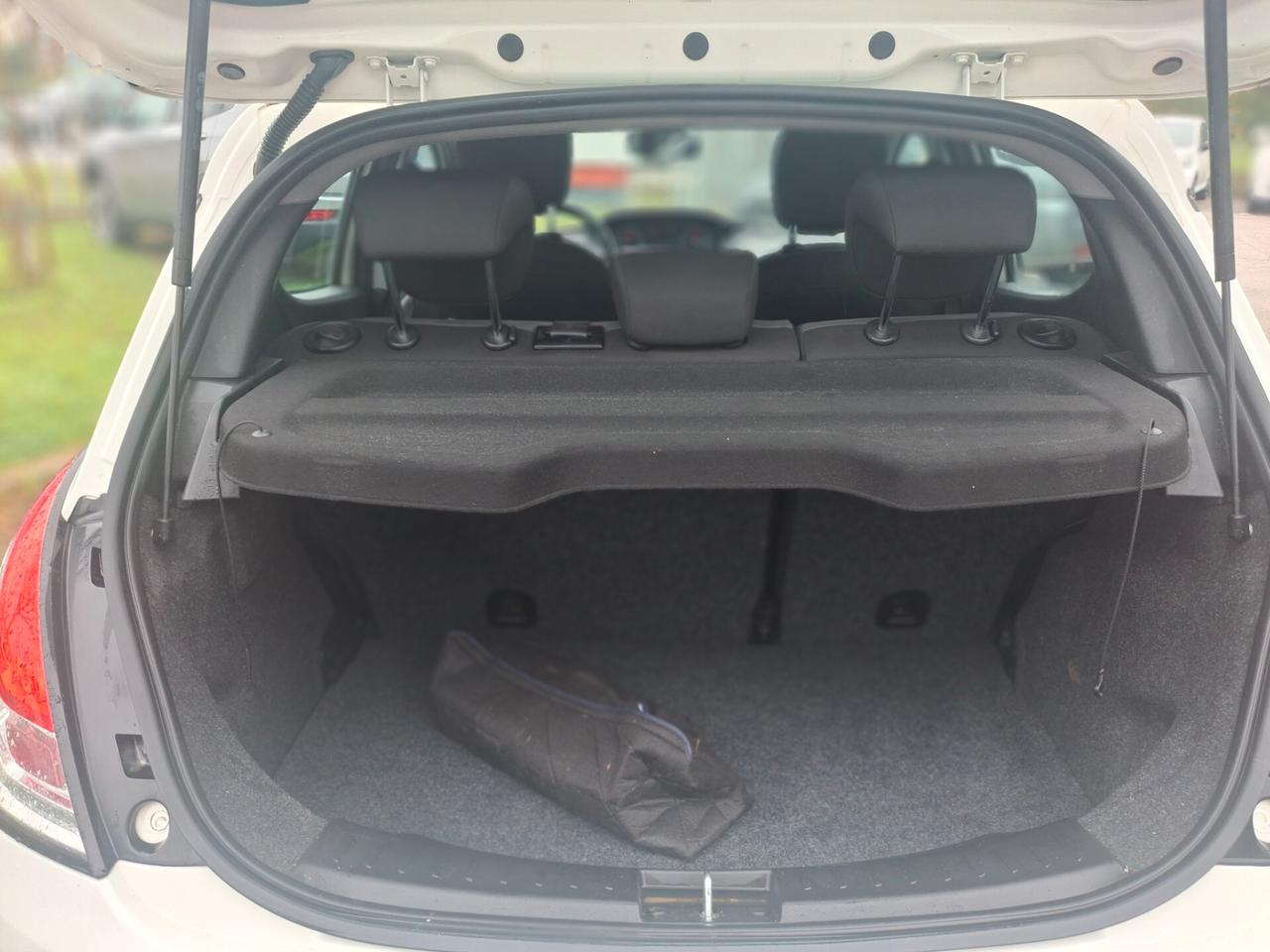 Lancia Ypsilon 1.2 ,5 porte GPL