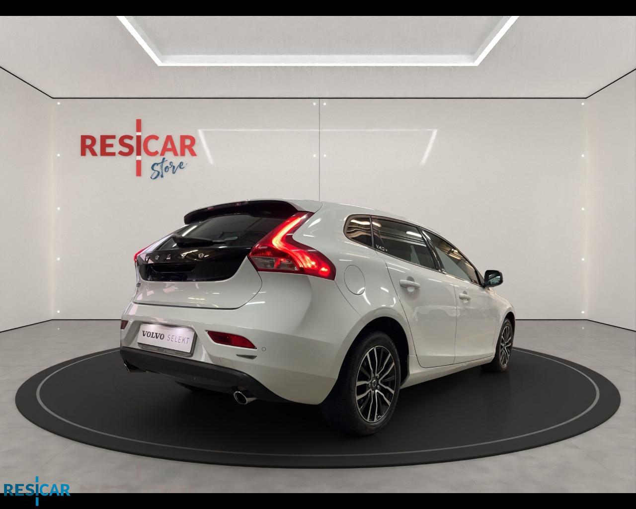 VOLVO V40 2.0 t2 Momentum