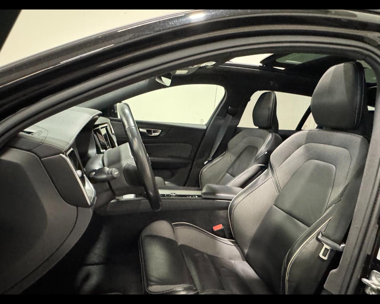 VOLVO V60 B4 R-DESIGN AUTO